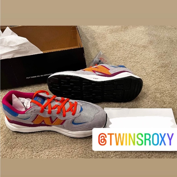 NWT FIGS New Balance 5740 sneakers Sunset Orange. Unisex. - Picture 3 of 6